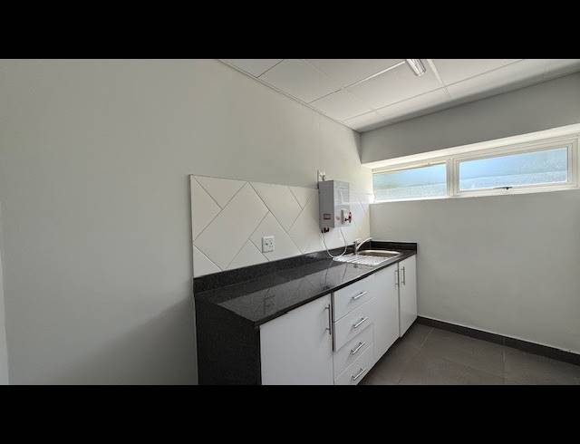 650M² OFFICE TO LET IN RIVERSIDE